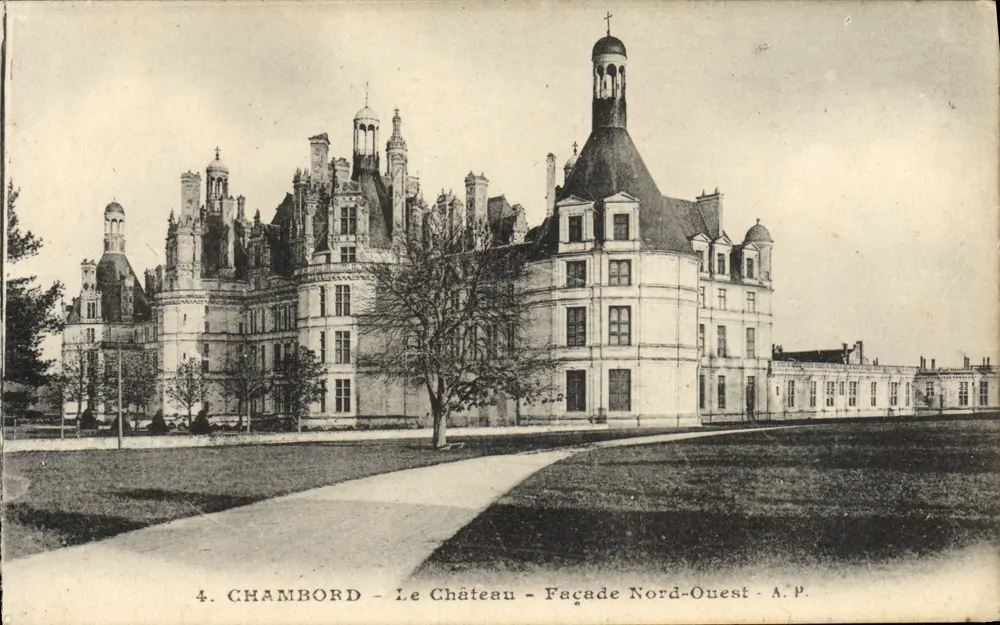 Chambord — Das Schloss — Nordwestfassade — A.P. - Vorderseite