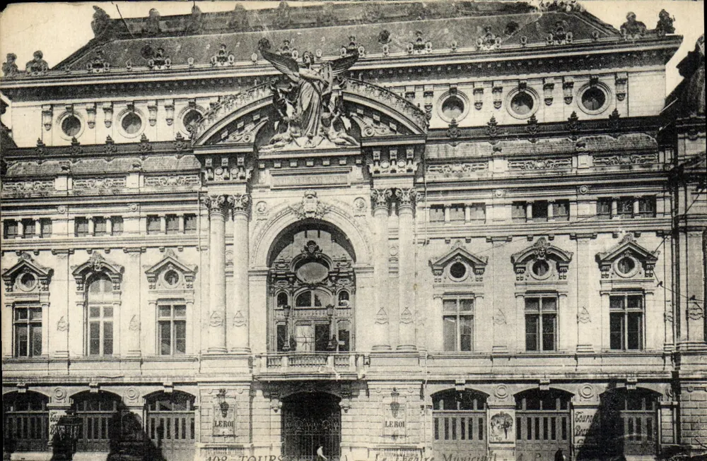 O Teatro Municipal de Tours — fachada ornada com uma estátua de anjo — editor LERBOI, n°103 - Frente