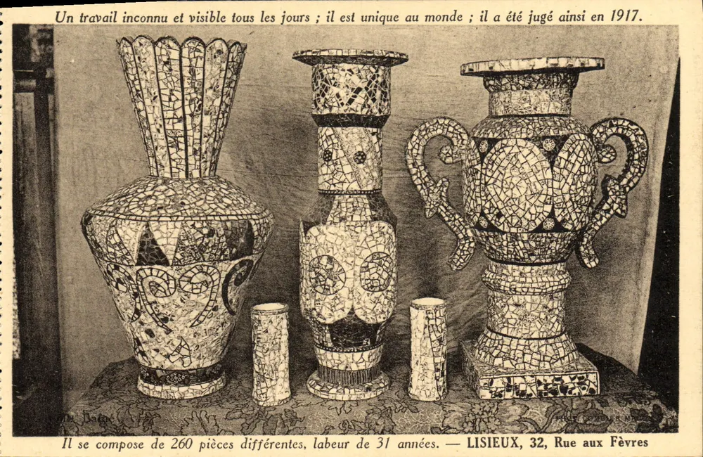 Vasos em mosaico — LISIEUX, 32, Rue aux Fèvres - Frente