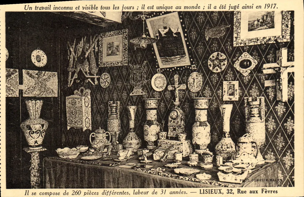Exposição de cerâmicas em Lisieux — Rue aux Fèvres — Fot. Combier Macon - Frente