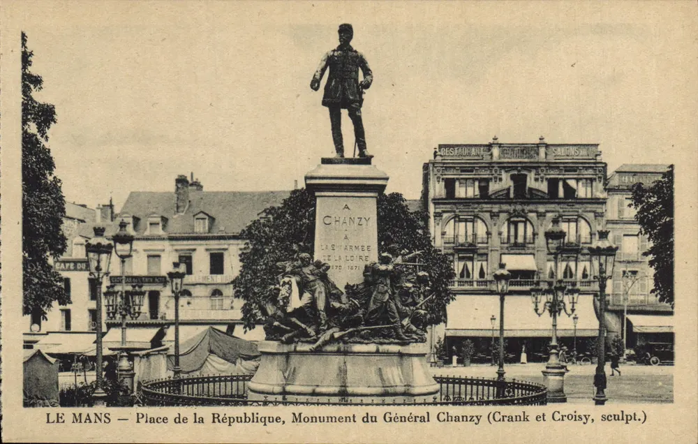 Le Mans — Place de la République, Denkmal des Generals Chanzy (Crank et Croisy, skulptiert) - Vorderseite