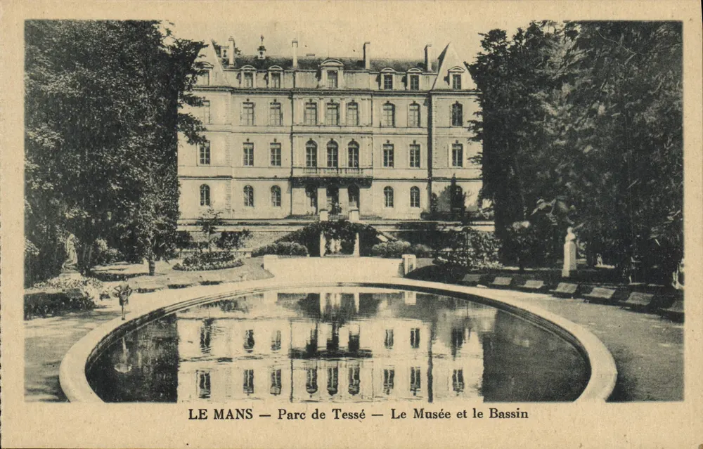 Le Mans — Parc de Tessé — Das Museum und der Bassin - Vorderseite