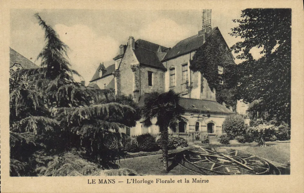 Le Mans — Die Blumenuhr und das Rathaus - Vorderseite