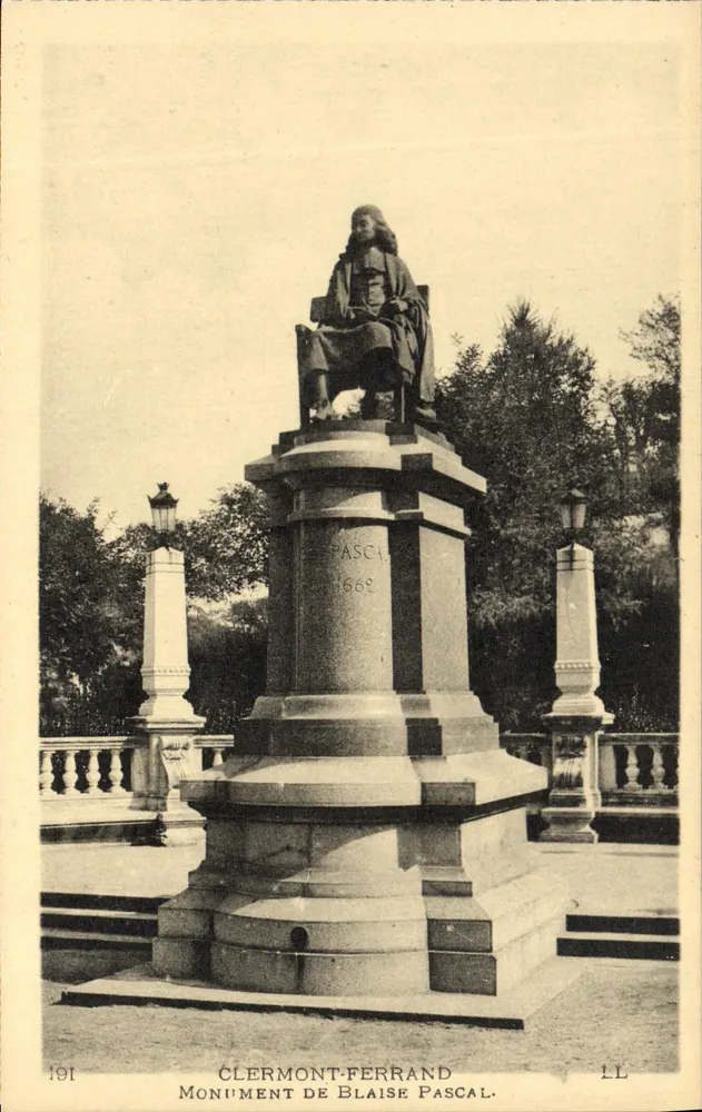 Clermont-Ferrand — Monumento de Blaise Pascal — LL - Frente