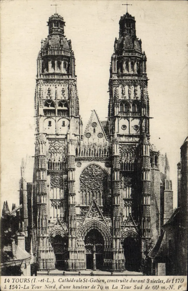 Tours (I.-et-L.) — Cattedrale di San Gatien con le sue due torri — editore N.P. - Recto