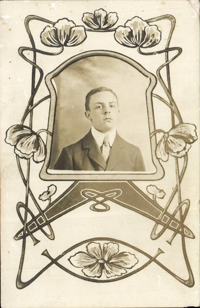 Retrato de um jovem — moldura Art Nouveau — editor desconhecido - Frente
