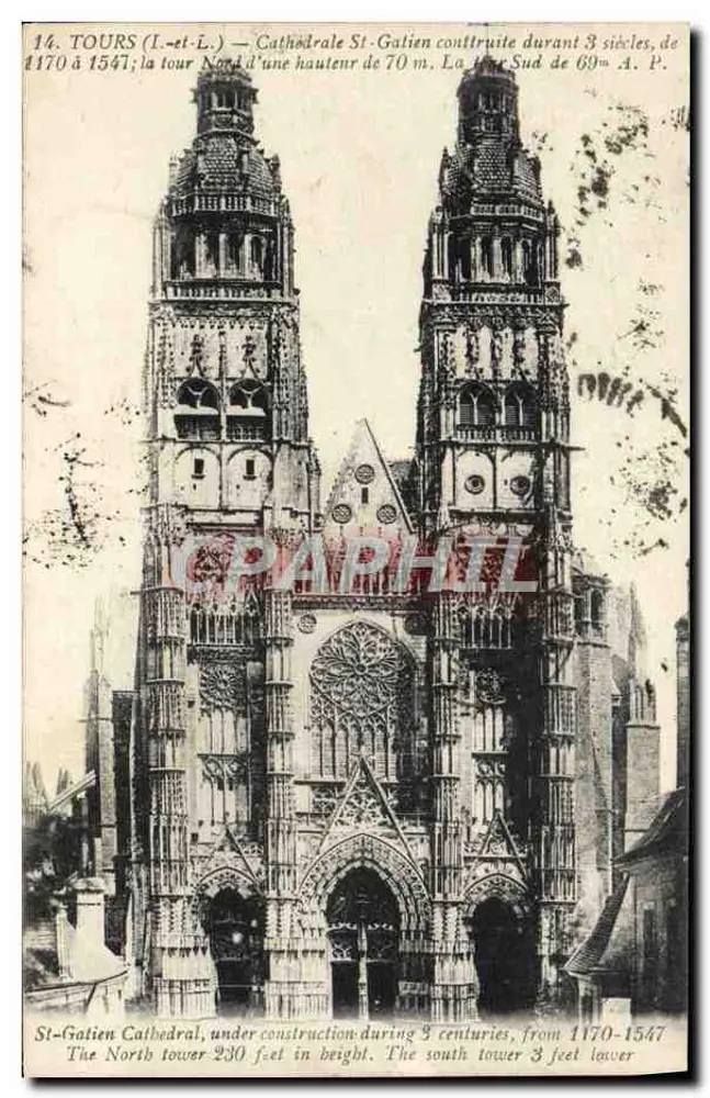 Tours (I.-et-L.) — Catedral de St-Gatien construída durante 3 séculos, de 1170 a 1547; a torre Norte com altura de 70 m. A torre Sul de 69 m. A.P. - Frente