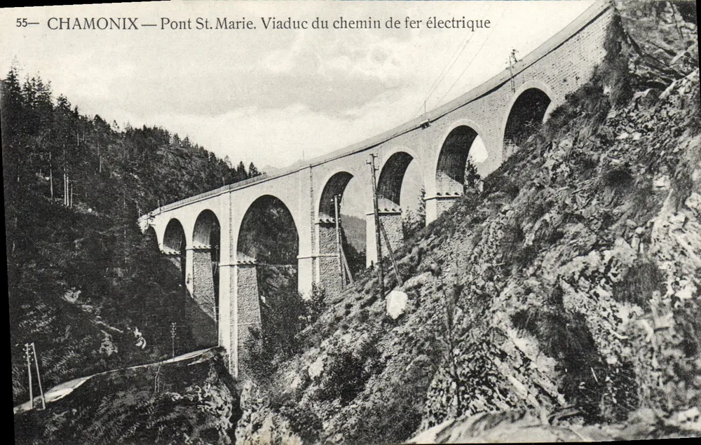 Chamonix — Brücke St. Marie. Eisenbahnviadukt - Vorderseite
