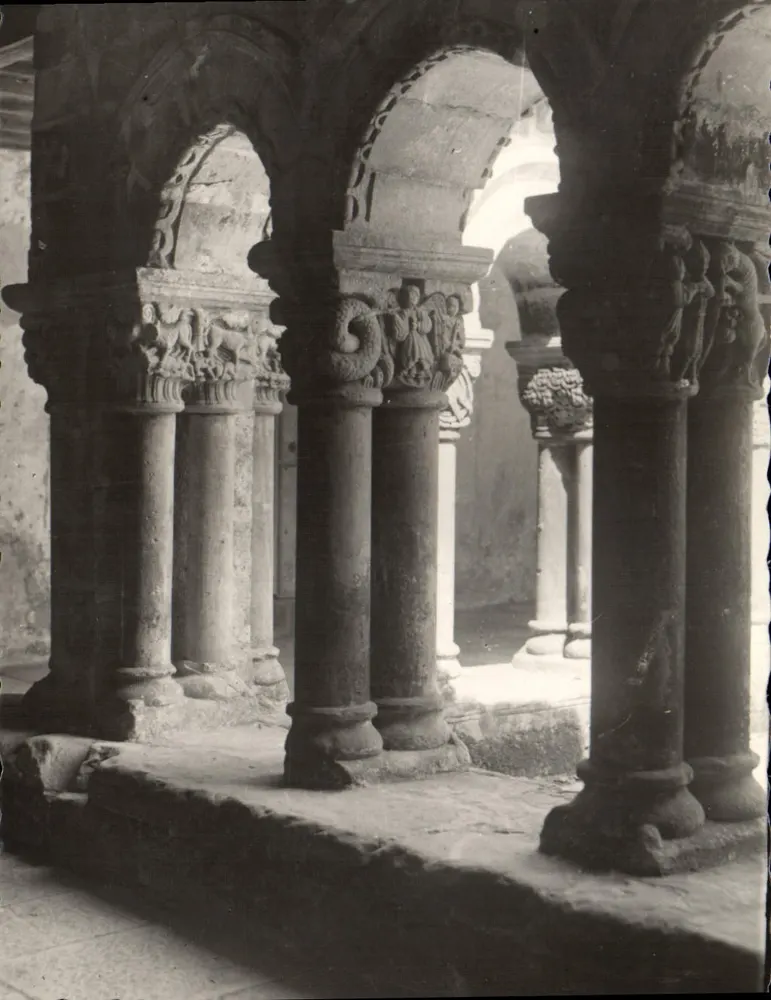 Santillana del Mar — Detail der Kapitelle - Vorderseite