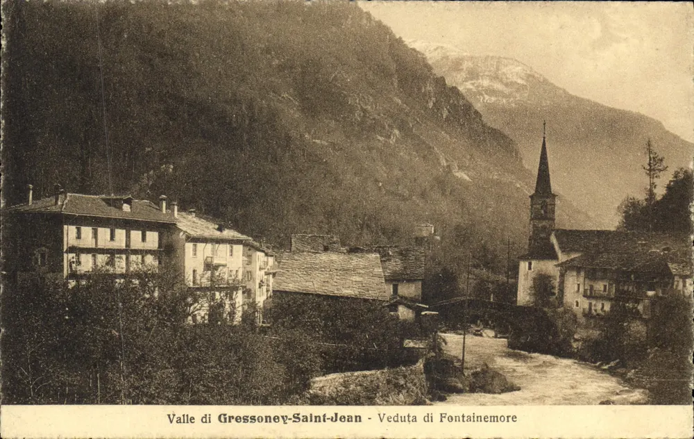 Valle di Gressoney-Saint-Jean - Ansicht von Fontainemore — Ansicht des Dorfes mit Kirche und Berg im Hintergrund - Vorderseite