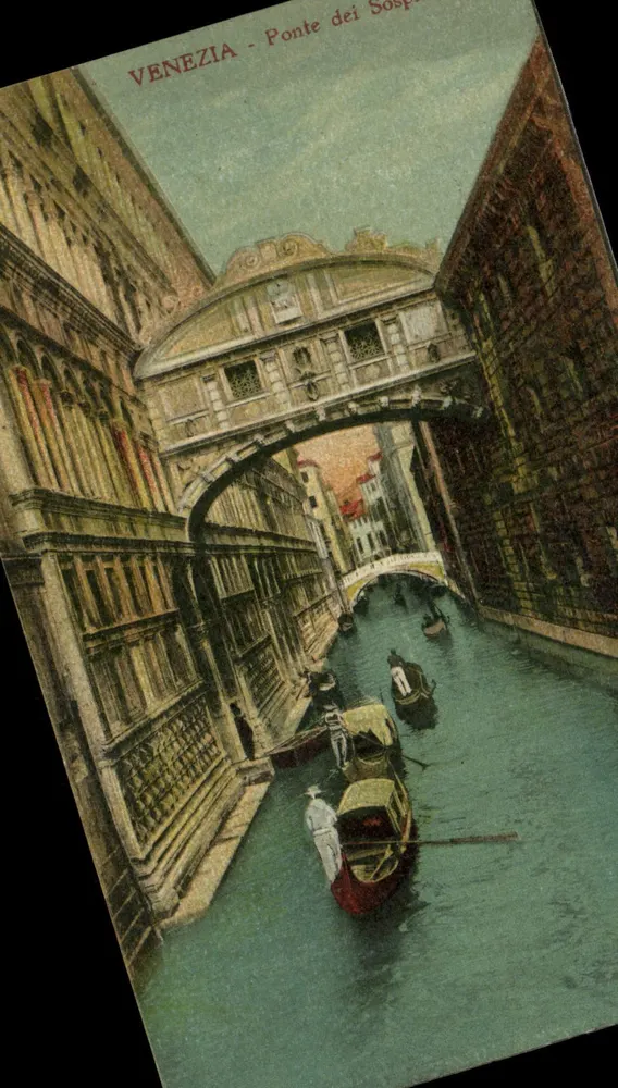 Veneza - Ponte dei Sospiri — vista do canal com gôndolas - Frente
