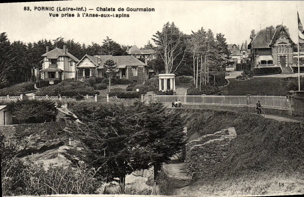 Pornic (Loire-Inf.) — Chalets de Gourmalon — Ansicht vom Anse-aux-Lapins - Vorderseite