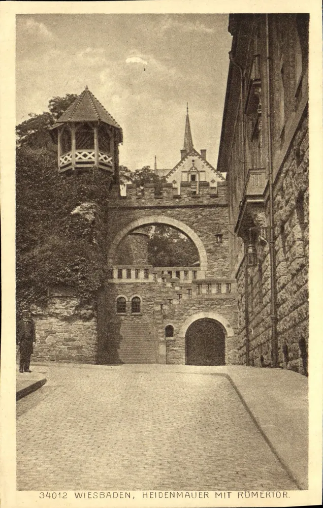 Wiesbaden — Heidenmauer met Römertor — uitgever Karl Rud. Bremer & Co. Rh. - Voorkant