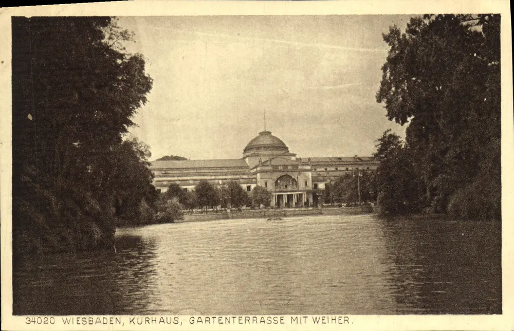 Wiesbaden, Kurhaus, Gartenterrasse com Lago — editor Karl Rud. Bremer & Co. - Frente