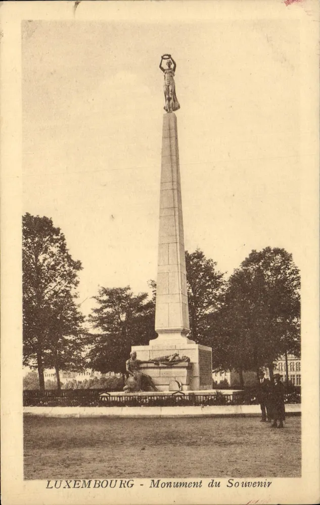 Luxemburg - Monument van het Herinnering — uitgever Th. Wirth, station - Voorkant
