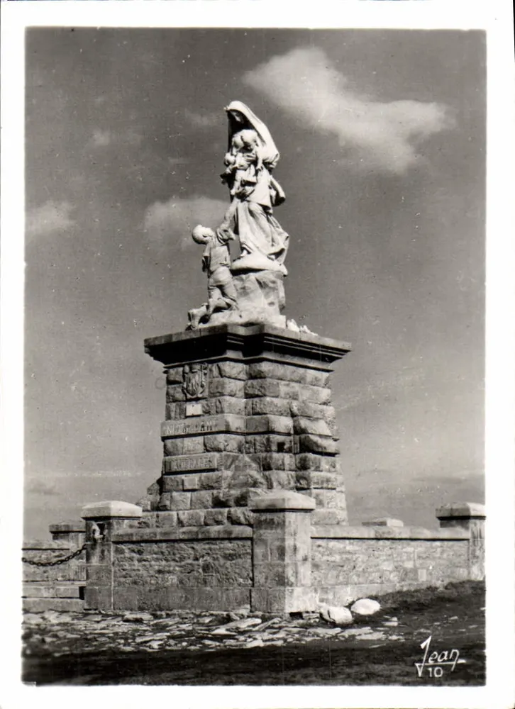 Estátua de Nossa Senhora da Natividade — monumento religioso — Jean V 10 - Frente