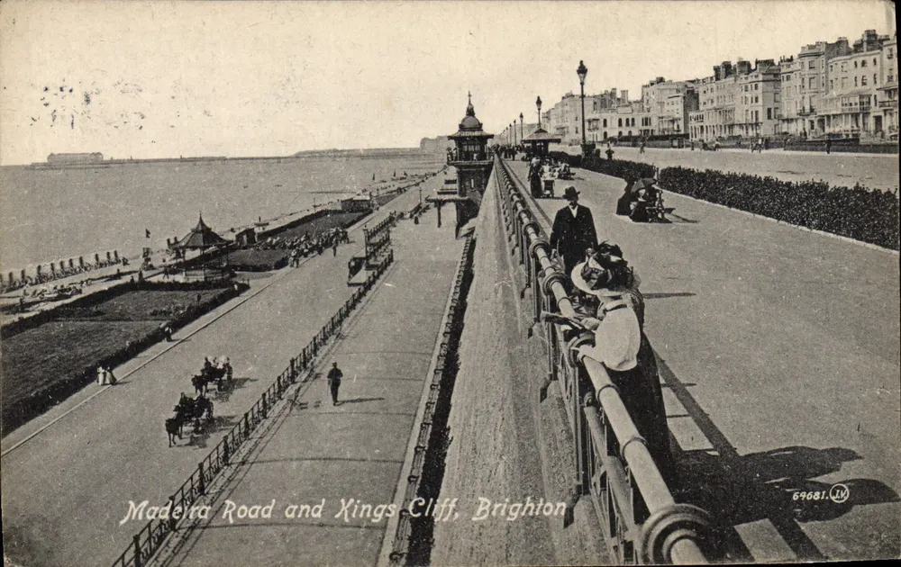 Madeira Road e Kings Cliff, Brighton — vista da promenade e da margem do mar — editor L.K. n° 69681 - Frente
