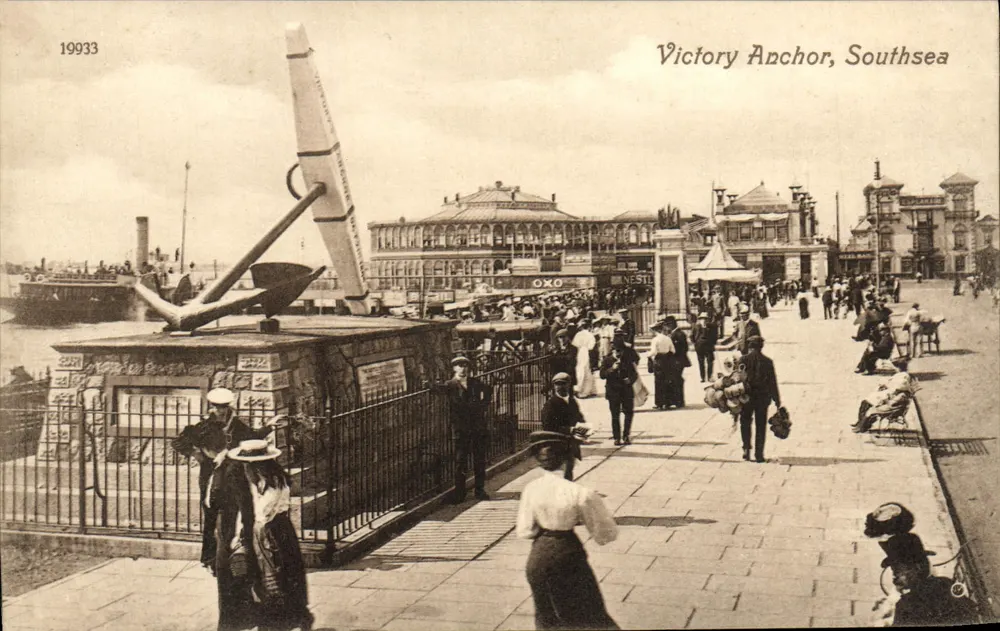 Victory Anchor, Southsea — uitzicht op de haven met grote monumentale anker — Serie Valentine's - Voorkant