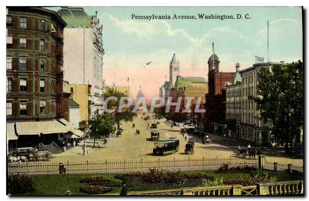 Avenida da Pensilvânia, Washington, D.C. — vista urbana com trêm e edifícios — editor não visível - Frente