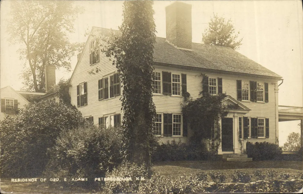Residência de Gro. E. Adams — Peterborough, N.H. - Frente