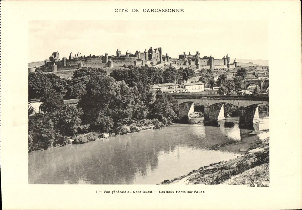 Stadt Carcassonne — Allgemeiner Blick aus Nordwesten — Die beiden Brücken über die Aude — Foto Roudière - Vorderseite