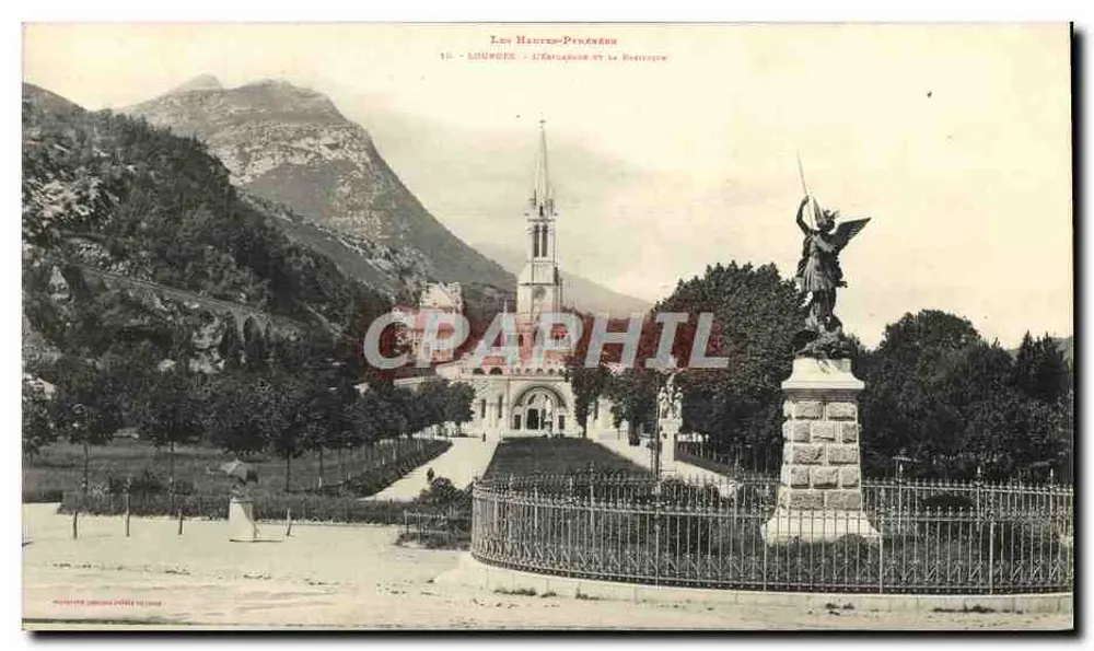 Lounges - L'Église et la Bastide — Les Hautes-Pyrénées - Recto