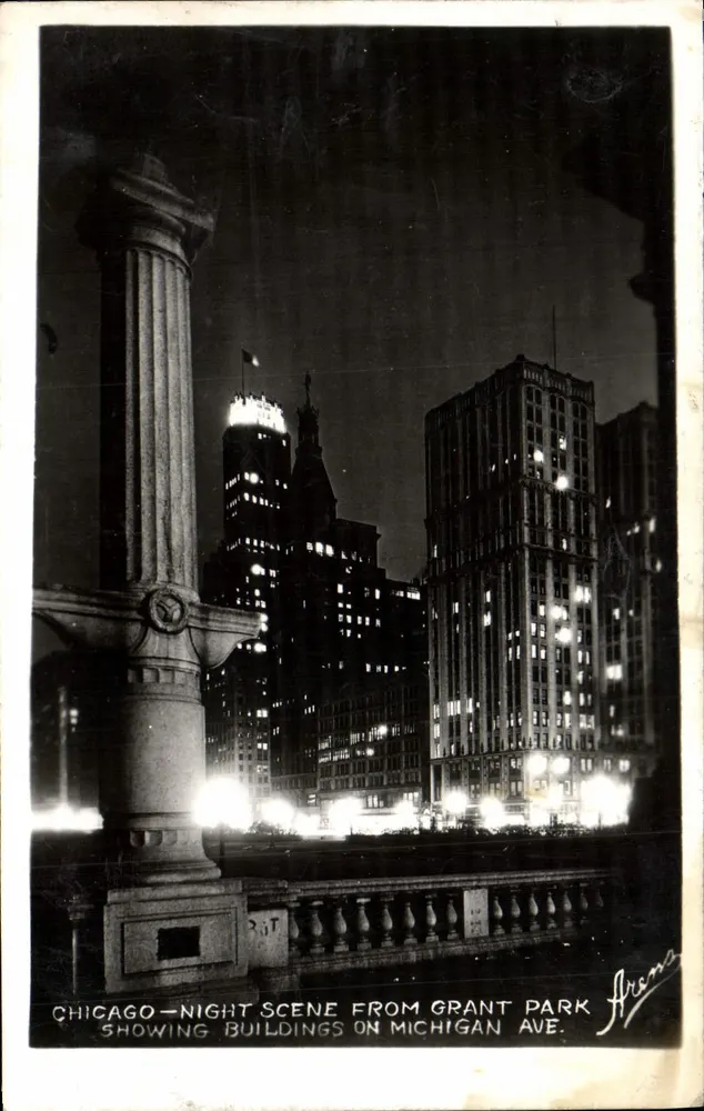 Chicago — Nachtszene vom Grant Park — Gio. Arena - Vorderseite