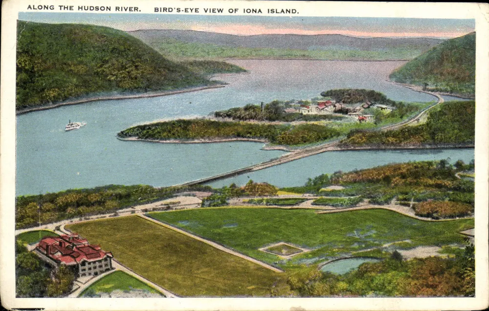 Luftbild von Iona Island — Entlang des Hudson River — Verlag: Manhattan Post Card Co. - Vorderseite
