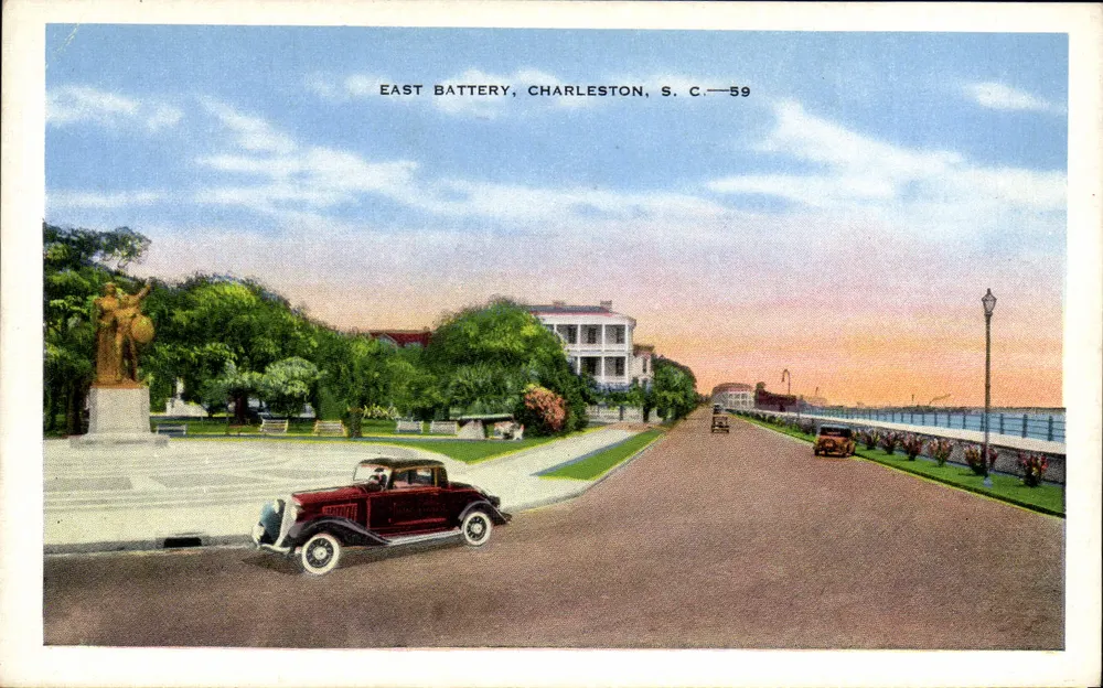 East Battery, Charleston, S.C. — vista com estátua e carro — editor F. J. Martschin, n°5362 - Frente