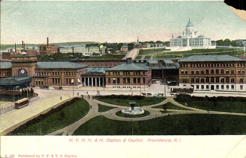 Station & Capitole von Providence — Panoramablick mit Brunnen — Éditeur T. F. & T. J. Hayden, n° S. 192 - Vorderseite