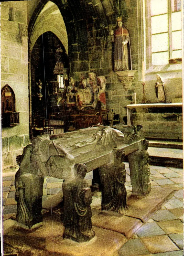 Grabmal von St-Ronan — Innenansicht der Kirche (15. Jahrhundert) - Vorderseite