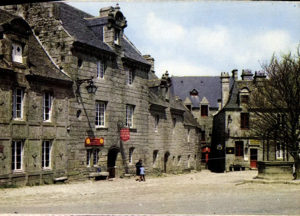 Praça e antigas casas — Sainte-Anne-d'Auray - Frente