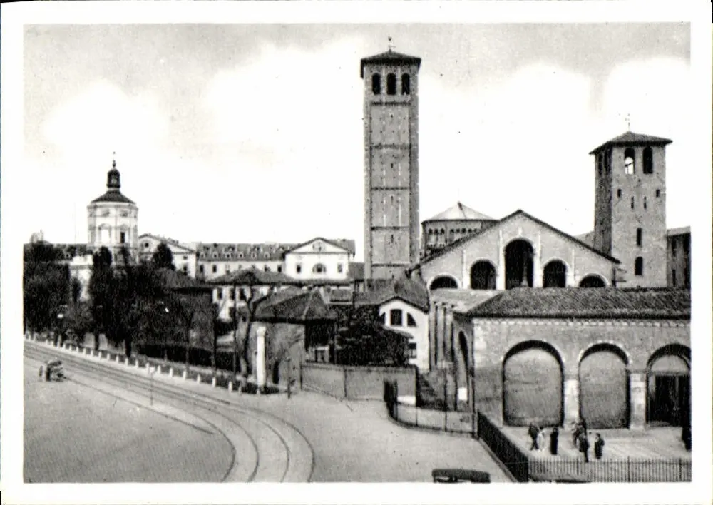 Milão — Basílica de S. Ambroise - Frente