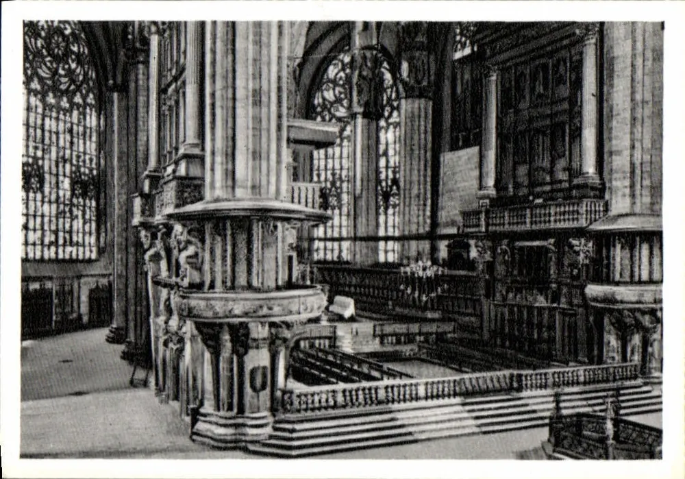 Milão — Interior do Duomo - Frente