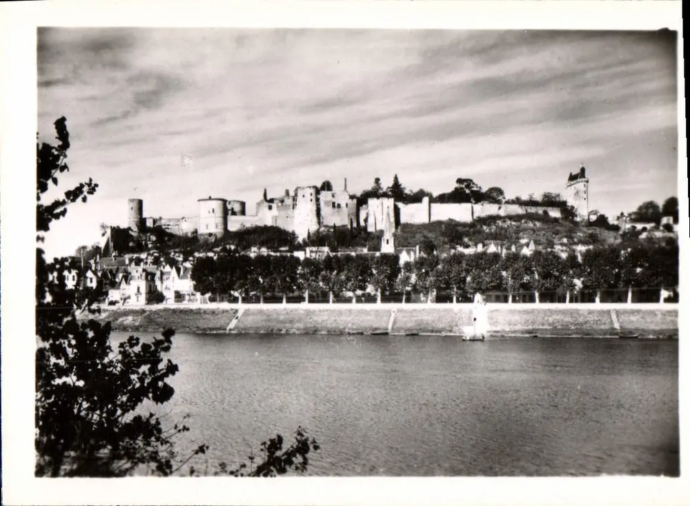 Schloss CHINON — Überblick über das Schloss und die Vienne — Luxus-Editionen « ESTEL » - Vorderseite