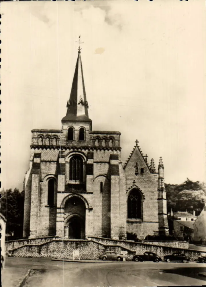 A igreja Nossa Senhora de Nantilly — XII e XV séculos — n°6 - Frente