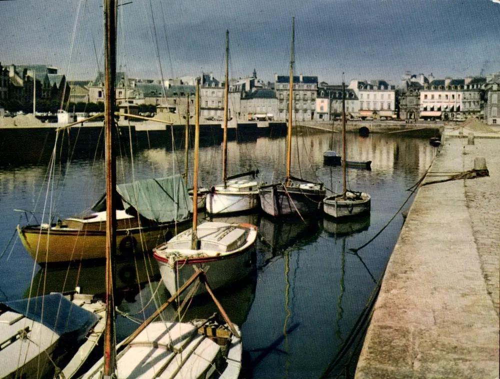 Vannes (Morbihan) — O Porto - Frente