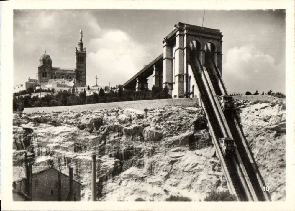Montserrat — Basílica e funicular — n°10 - Frente