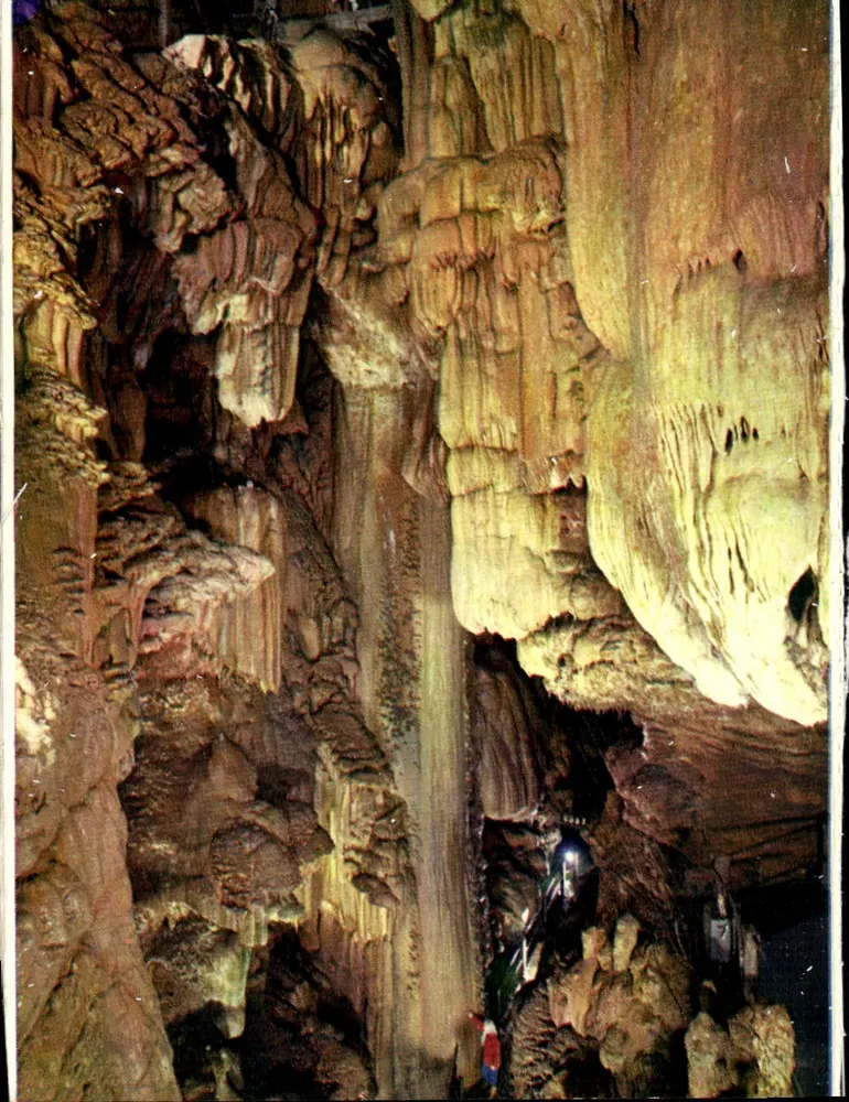 Krokodilhöhle — Der große Säulen - Vorderseite