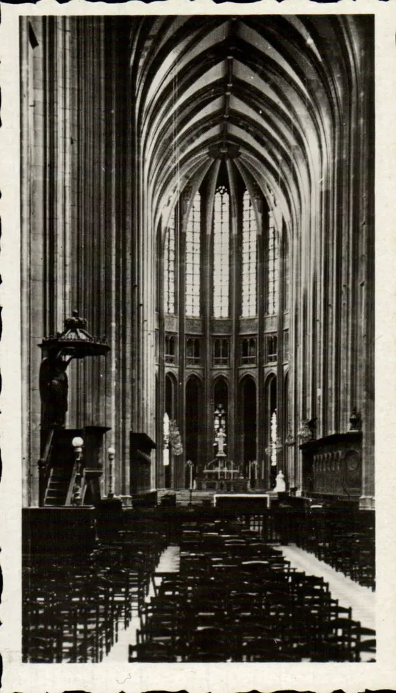 Orléans — Die Kathedrale Sainte-Croix — Innenansicht - Vorderseite