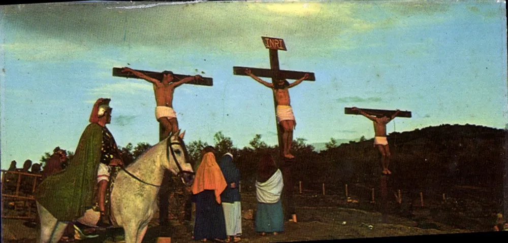 Crucificação — cena da Paixão — 917, foto de Som-Cerezo - Frente