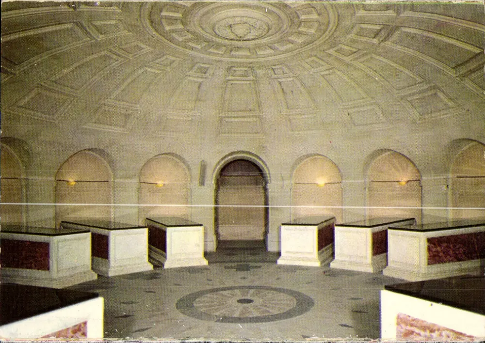 Cripta della Cappella Reale Saint-Louis — Cripta di Lefranc (1816) — DREUX (E.-et-L.) - Recto