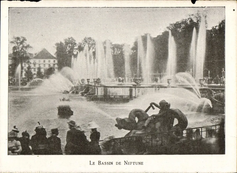 Le Bassin de Neptune — fontaine monumentale avec statue de Neptune — éditeur non visible - Awers