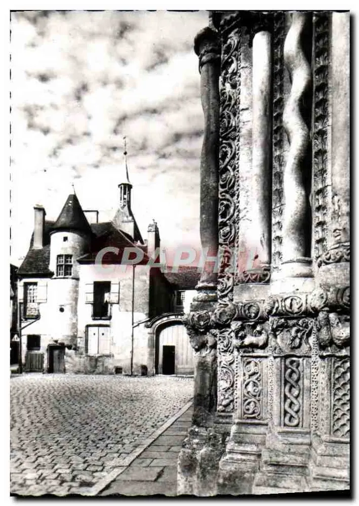 Avallon (Yonne) — Portal der Kirche St-Lazare und Haus aus dem 15. Jahrhundert — 799 - Vorderseite
