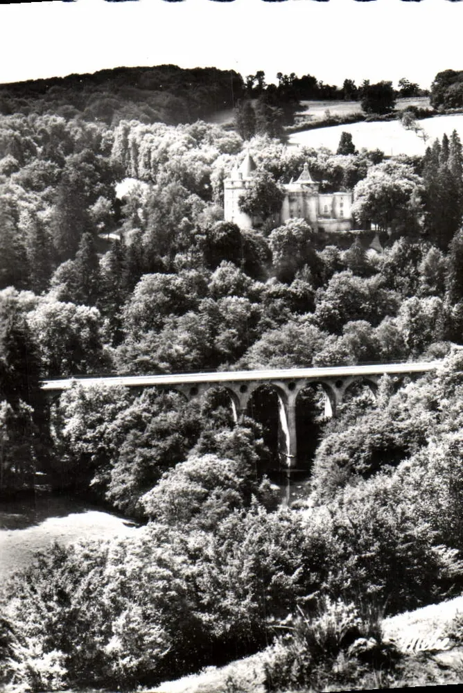 Chastellux-sur-Cure — Schloss und Viadukt über die Cure — Verlag Milice - Vorderseite