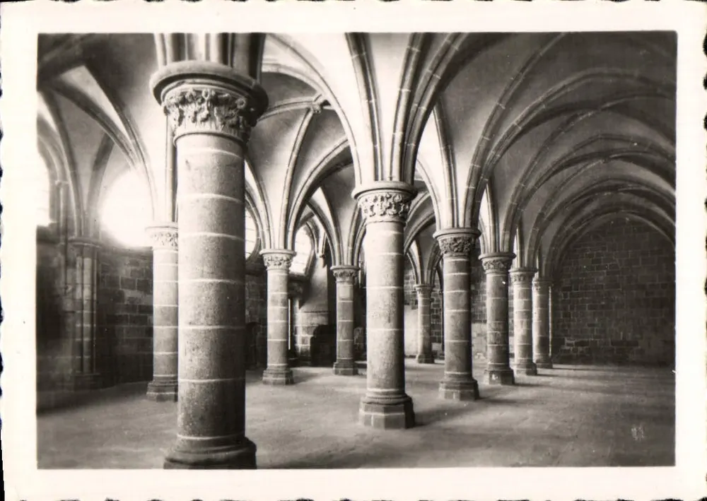 Monte Santo-Michel — Abadia (sala dos cavaleiros) - Frente