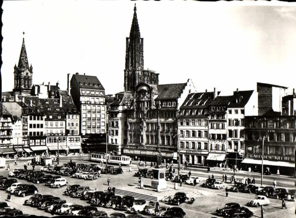 Strasbourg — A Place Kléber e a Catedral — n°148 - Frente