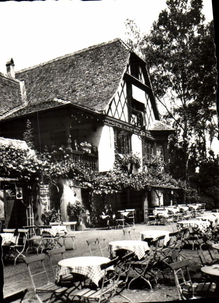 Strasbourg — A Orangerie — Restaurante « Buerehiesel » - Frente