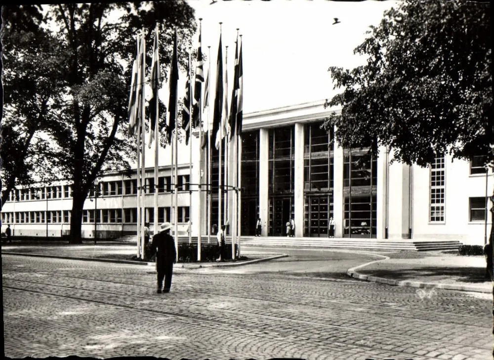 Strasbourg — Casa da Europa — Entrada principal — Arq. Bertrand Monnet - Frente