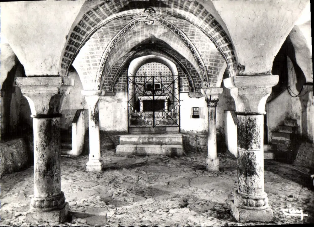 Vézelay (Yonne) — Cripta da igreja abacial de Santa Madeleine (séculos IX ao XIII) — n°463 - Frente
